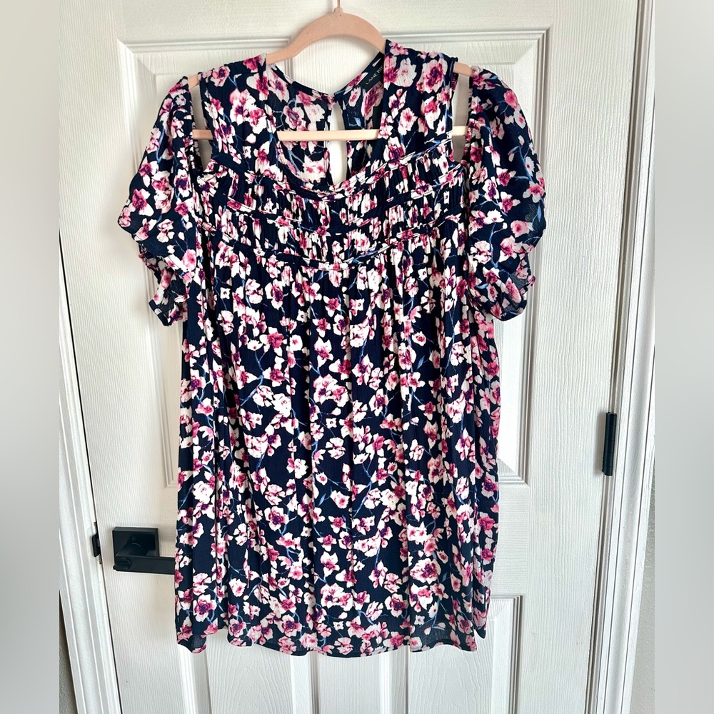 Brand New LANE BRYANT Cold Shoulder Top Size 18-20 2xl  Multi Color Floral Shirt